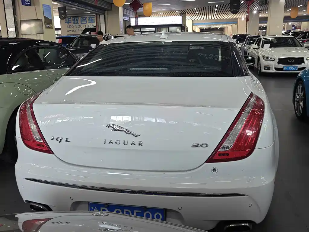 Jaguar XJ — миниатюра 5