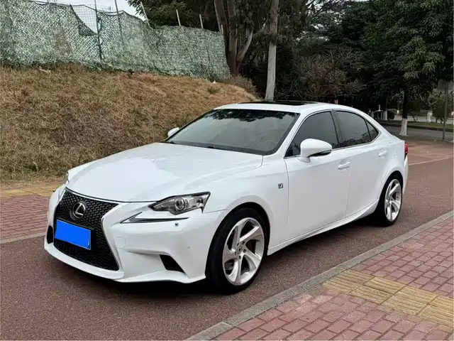 LEXUS IS