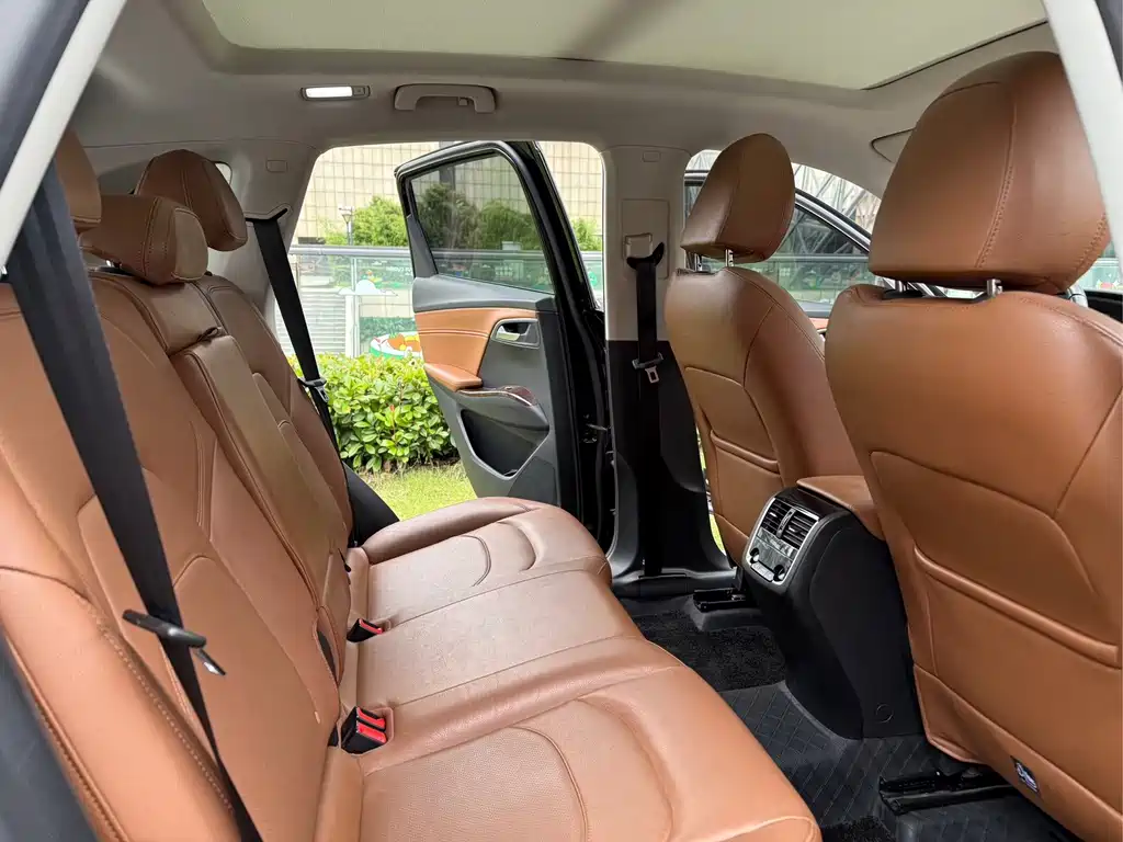 Borgward BX7 — миниатюра 7