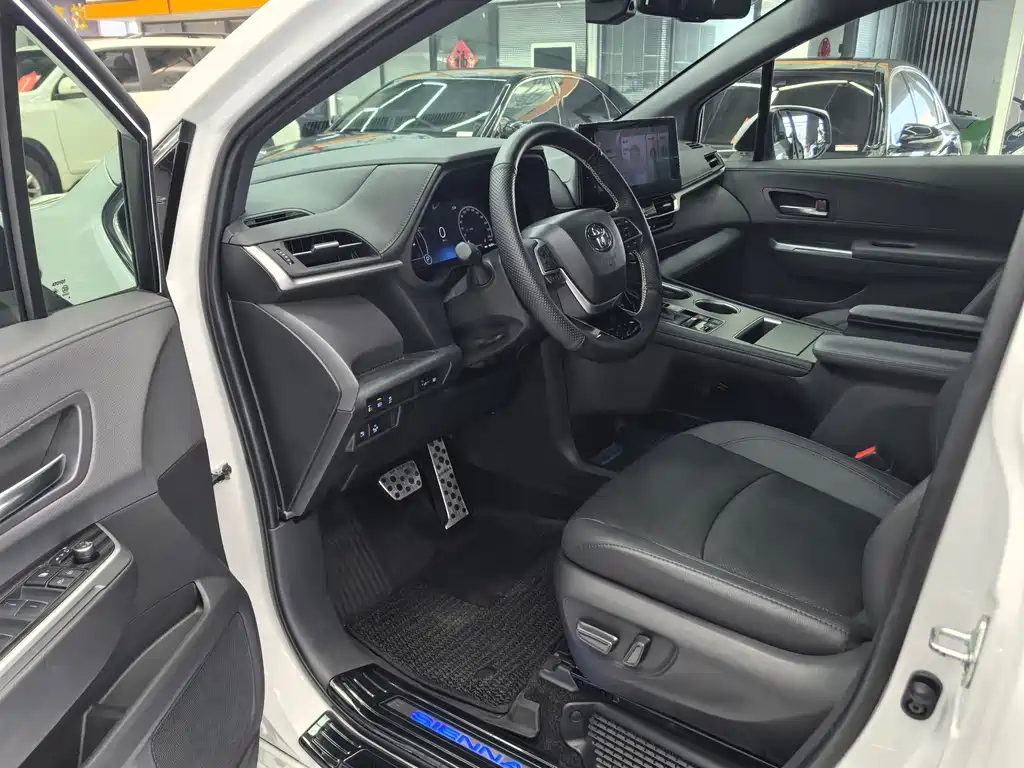 Toyota Sienna — миниатюра 13
