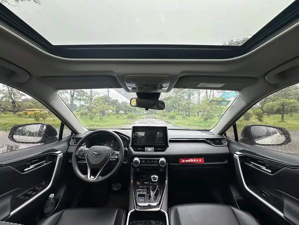 Toyota RAV4 — миниатюра 6