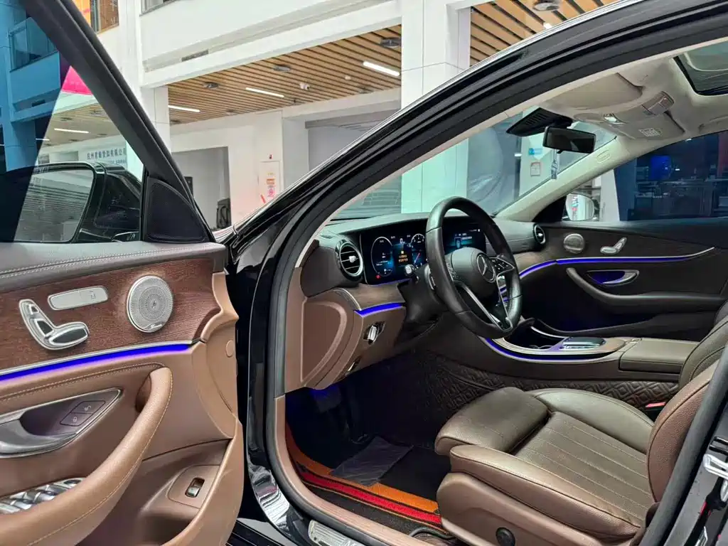 Mercedes-Benz E-Class — миниатюра 9