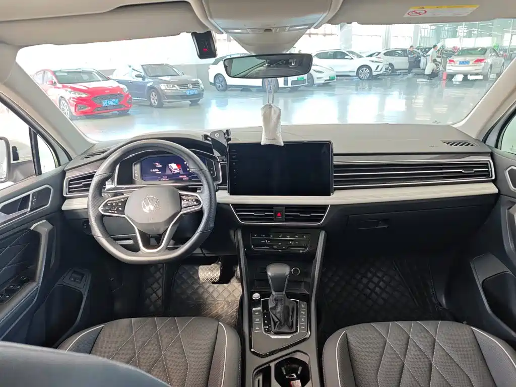 Volkswagen Tiguan L PHEV — миниатюра 6
