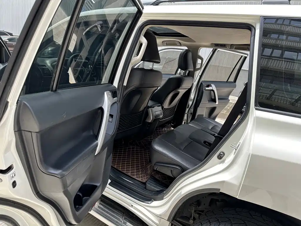 Toyota Prado — миниатюра 9