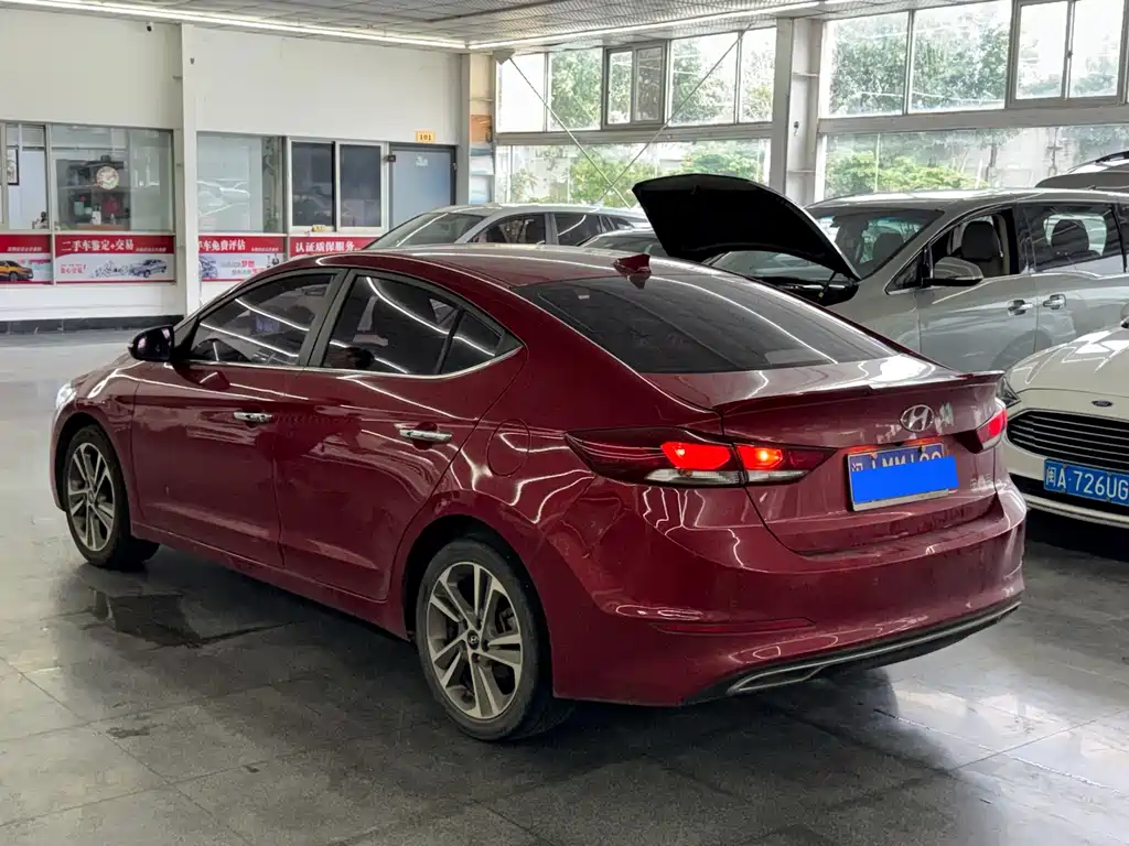 Hyundai Elantra — миниатюра 5