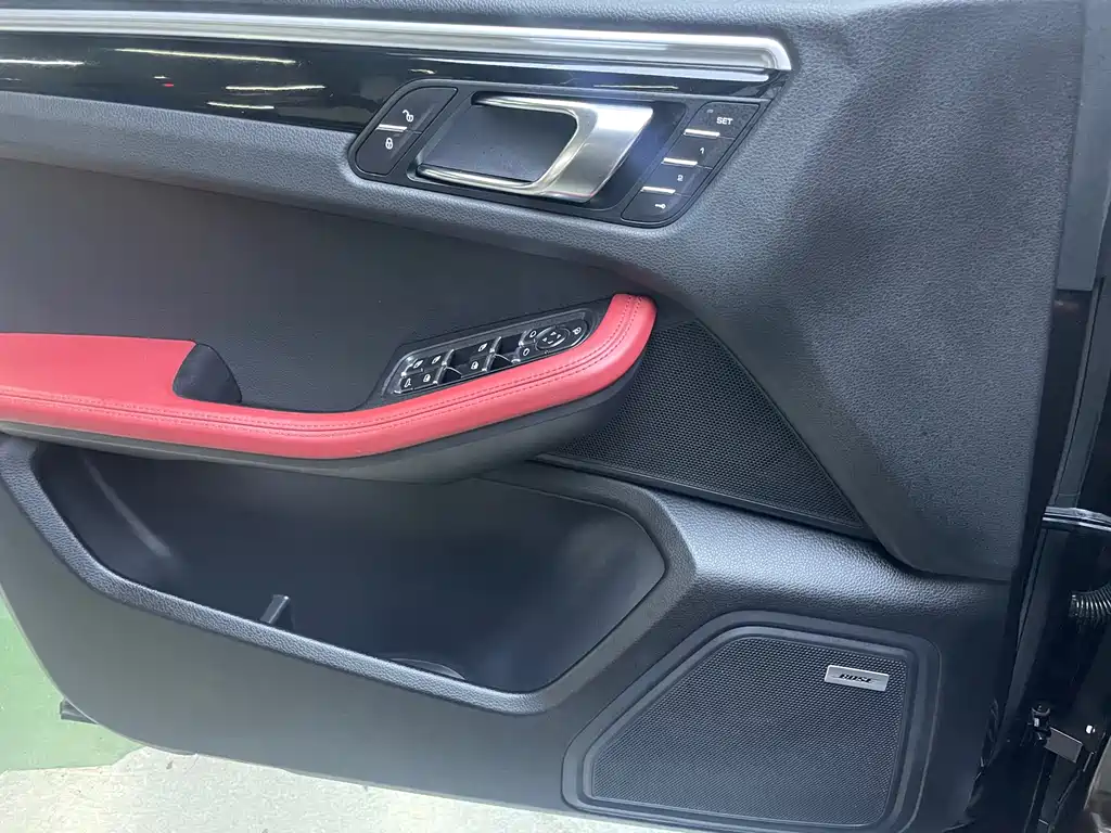 Porsche Macan — миниатюра 11