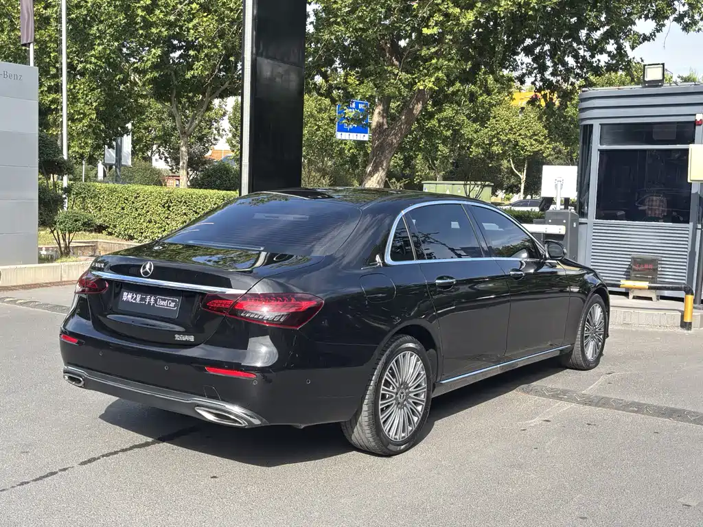 Mercedes-Benz E-Class — миниатюра 6