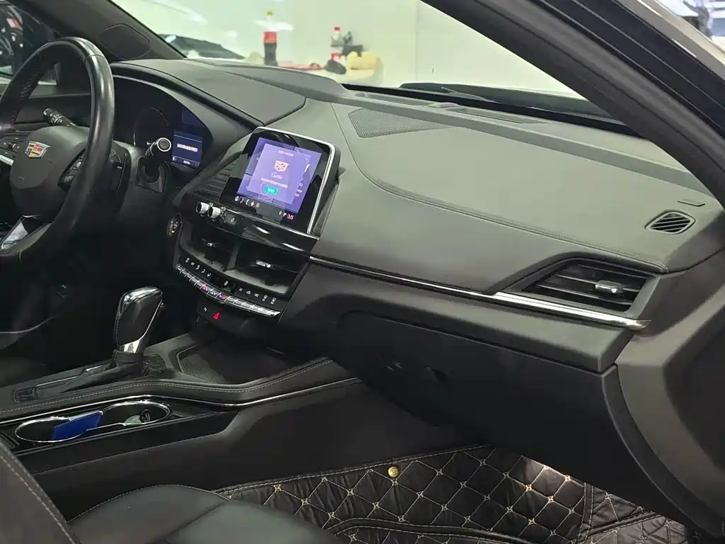 Cadillac CT4 — миниатюра 10