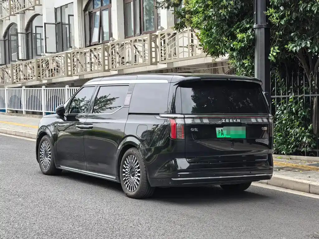 Zeekr 009 2024 мест Executive 108kWh