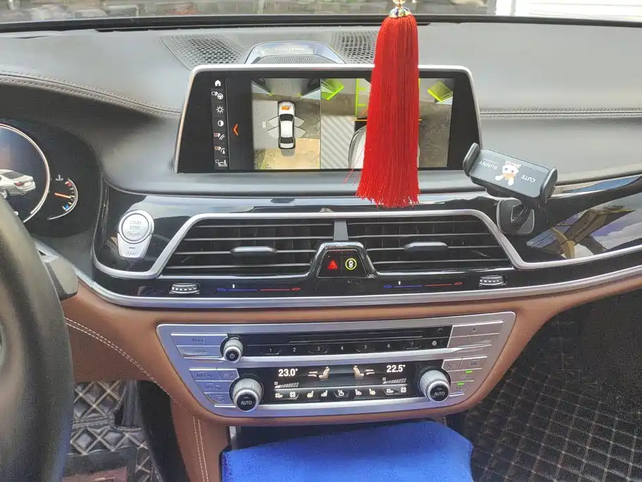 BMW 7 Series — миниатюра 13