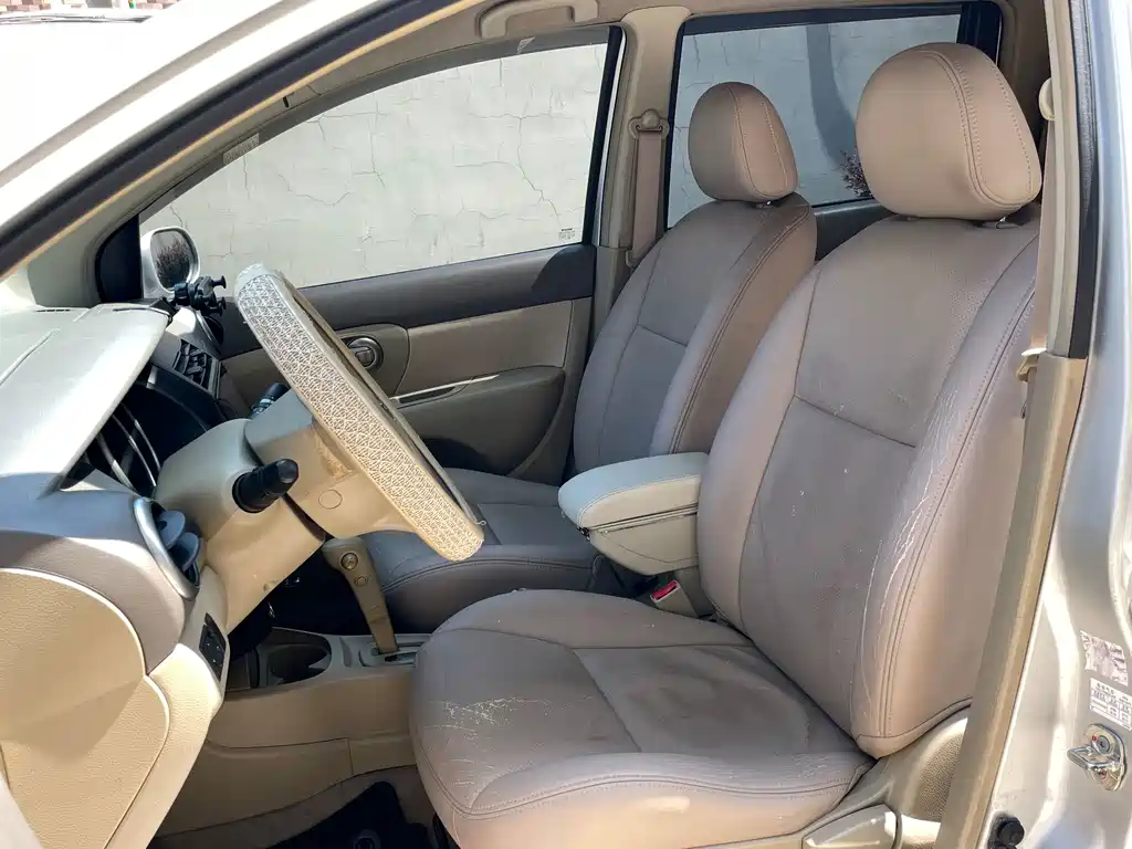 Nissan Livina — миниатюра 7