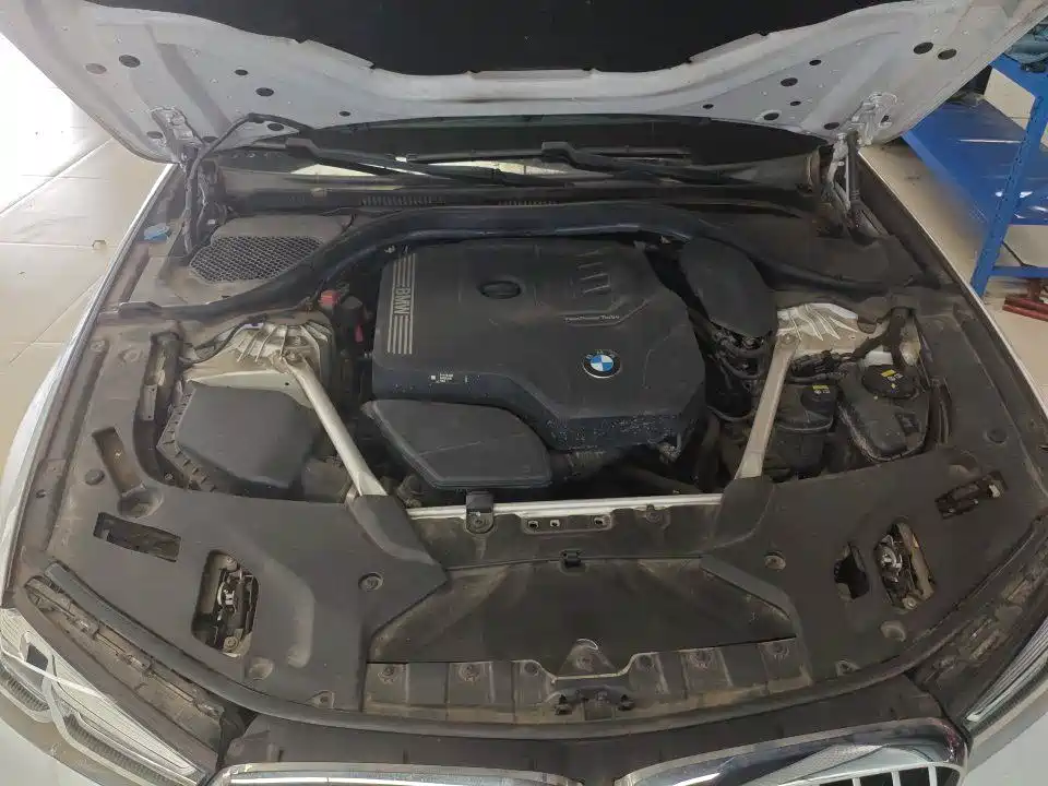 BMW 5 Series — миниатюра 11