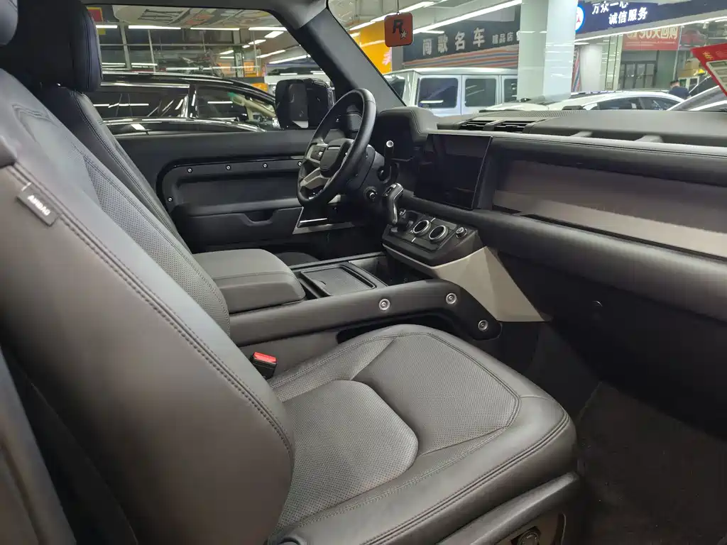 Land Rover Defender — миниатюра 7