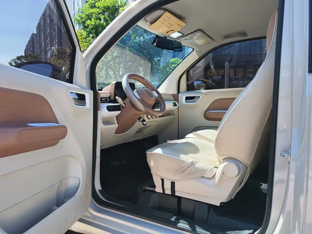 Wuling MINIEV — миниатюра 10