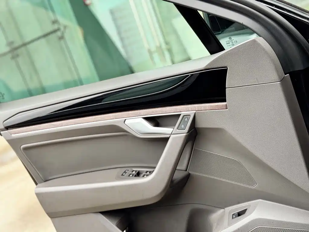 Volkswagen Touareg — миниатюра 16