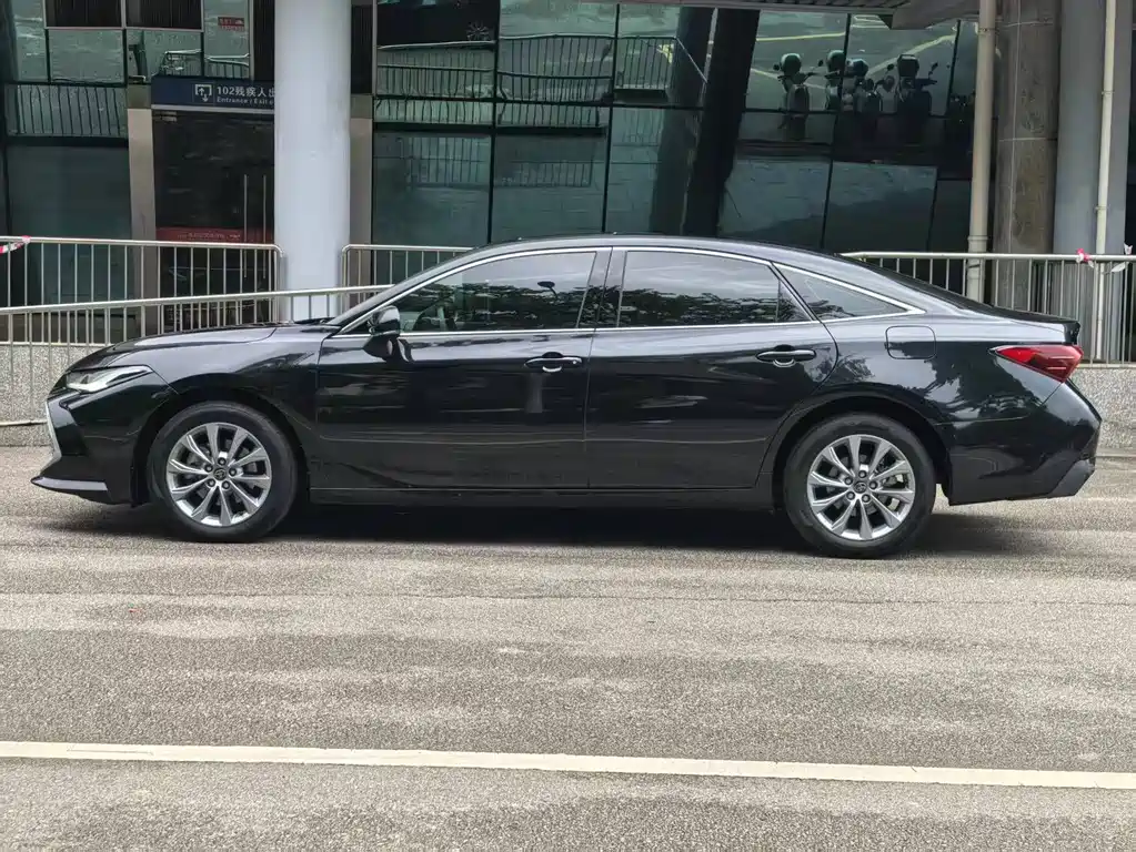 Toyota Avalon 2.0L Progressive Edition, фото 5