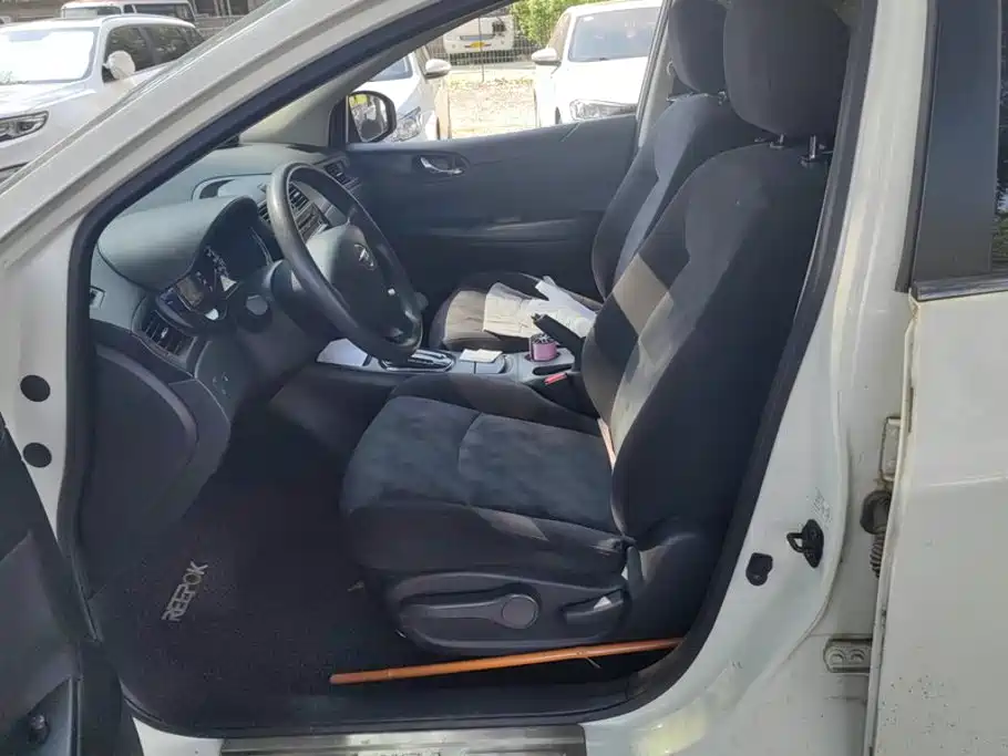 Nissan Tiida — миниатюра 9