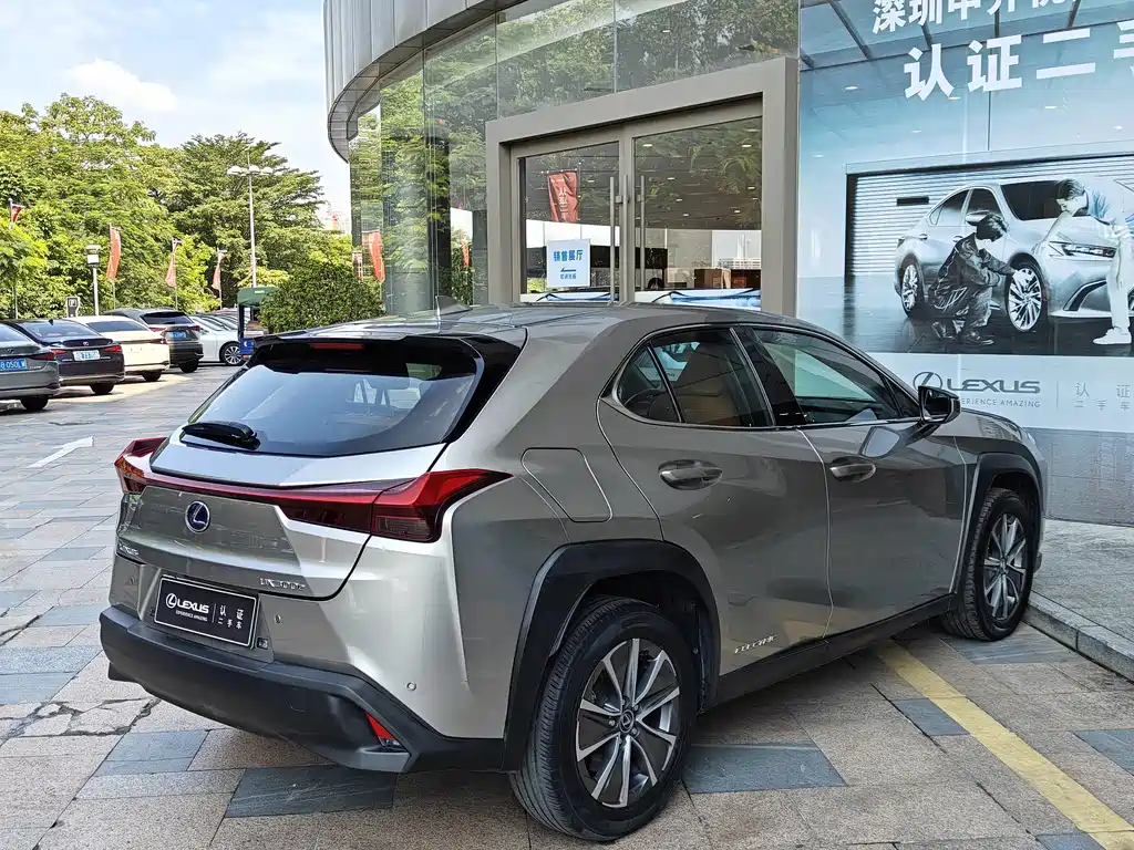 Lexus UX New Energy — миниатюра 9