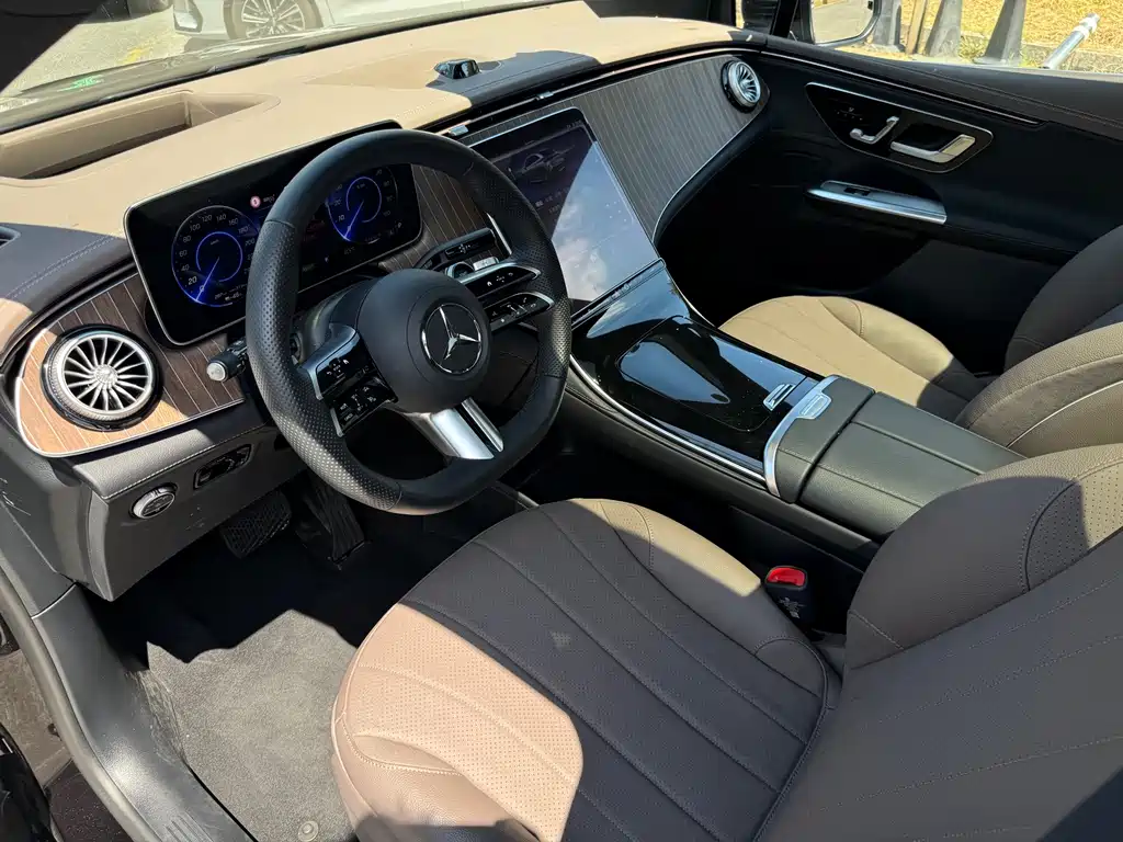Mercedes-Benz EQE SUV — миниатюра 7