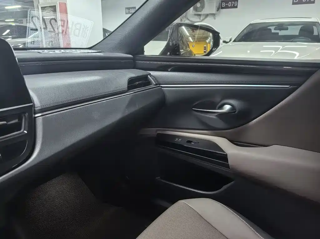 Lexus ES 2021 200 Luxury