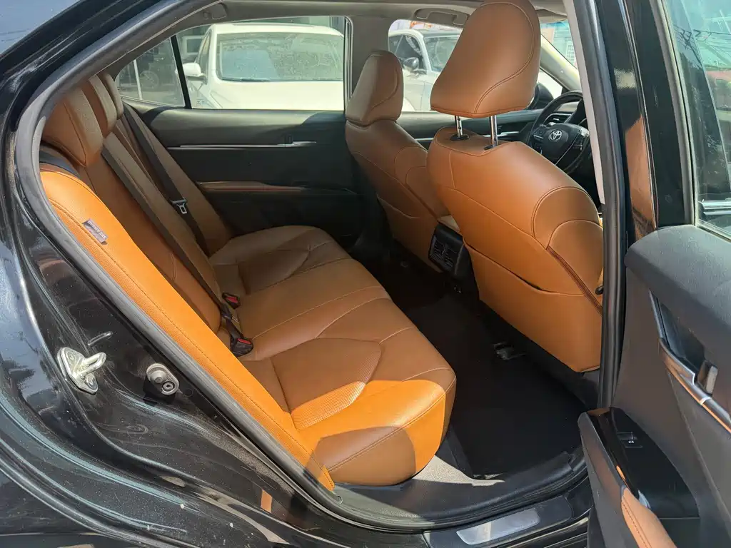 Toyota Camry — миниатюра 10