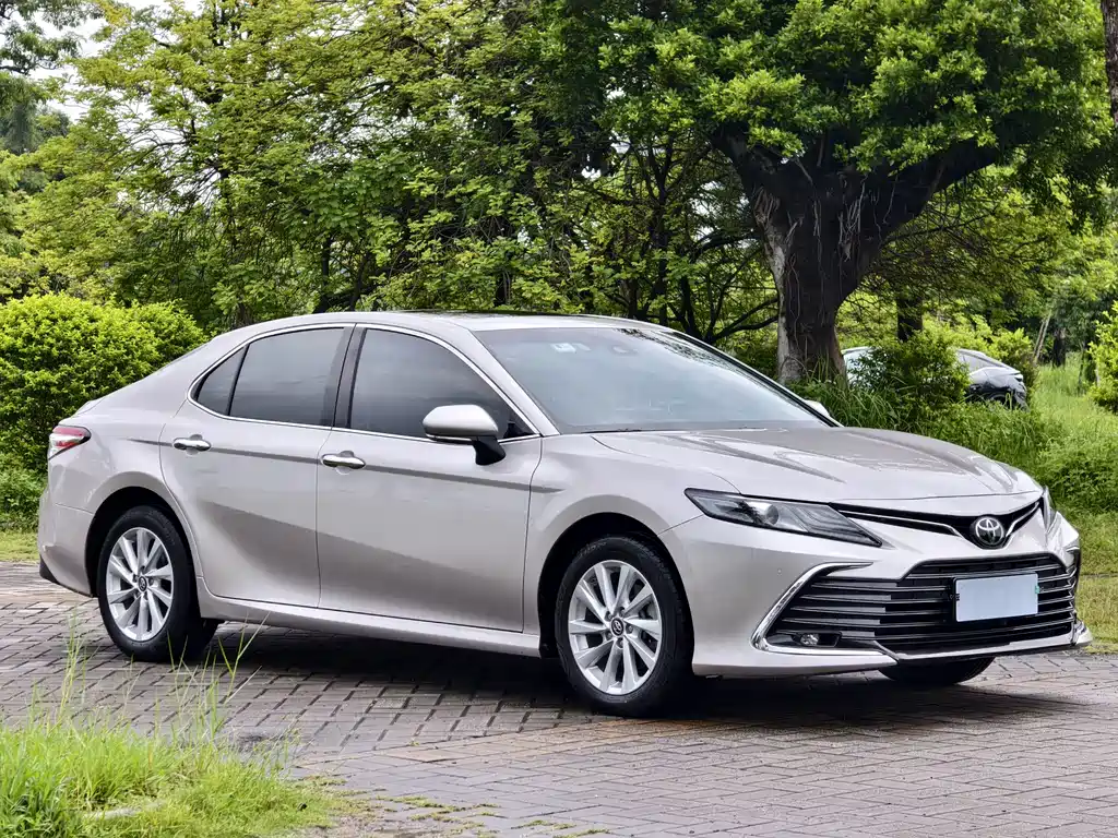 Toyota Camry — миниатюра 3