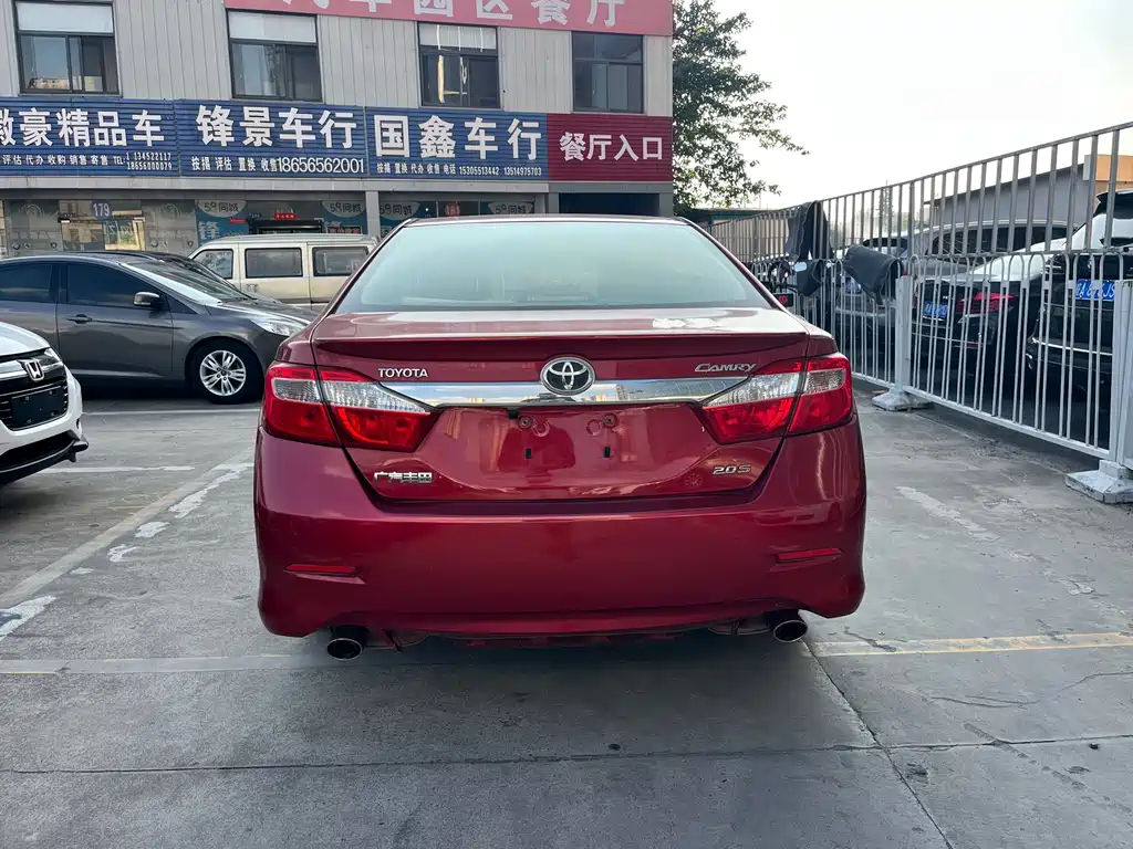 Toyota Camry — миниатюра 8