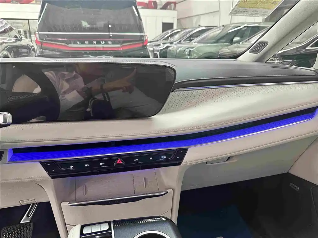 Buick GL8 Hybrid — миниатюра 9