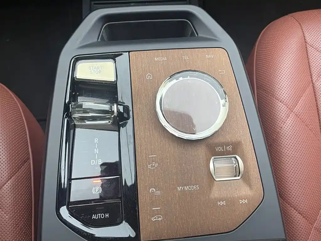 BMW BMW iX M60 — миниатюра 11