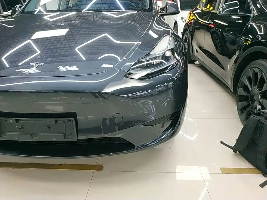 Tesla Model Y — миниатюра 24