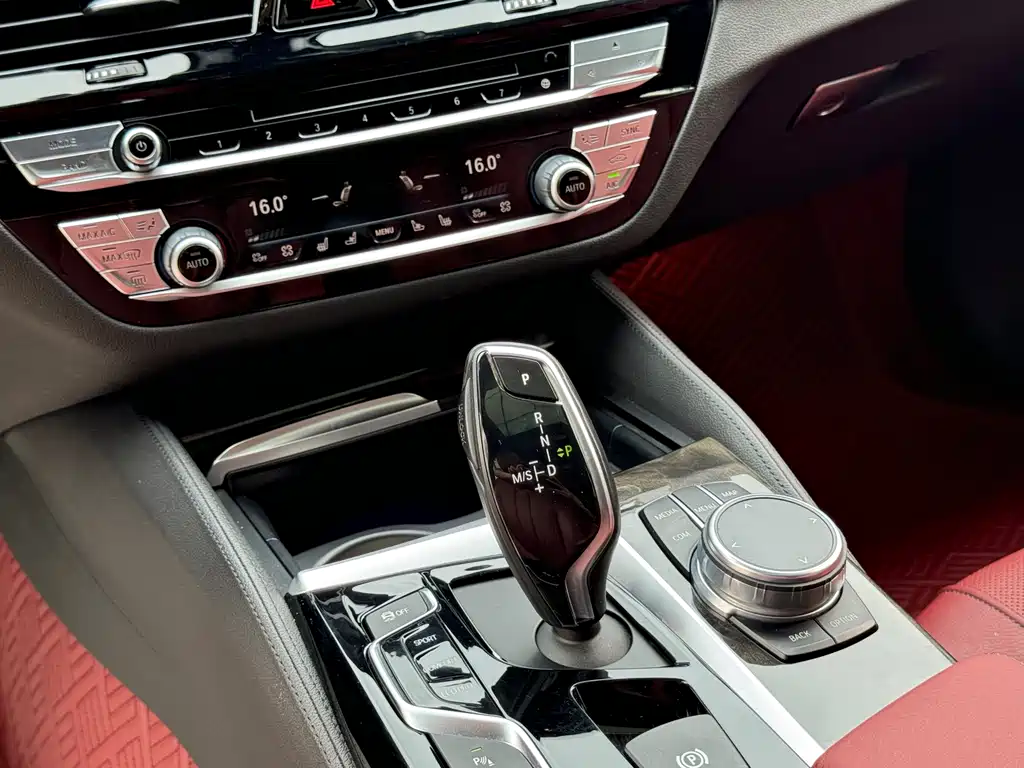 BMW 5 Series — миниатюра 13