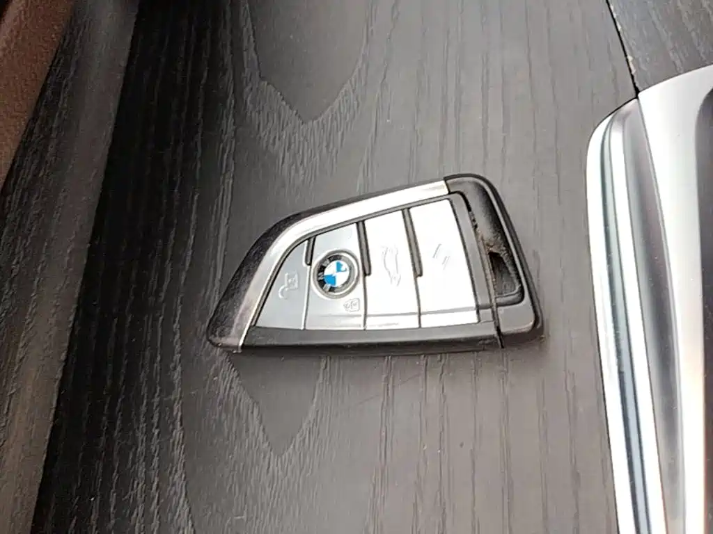 BMW 5 Series — миниатюра 9