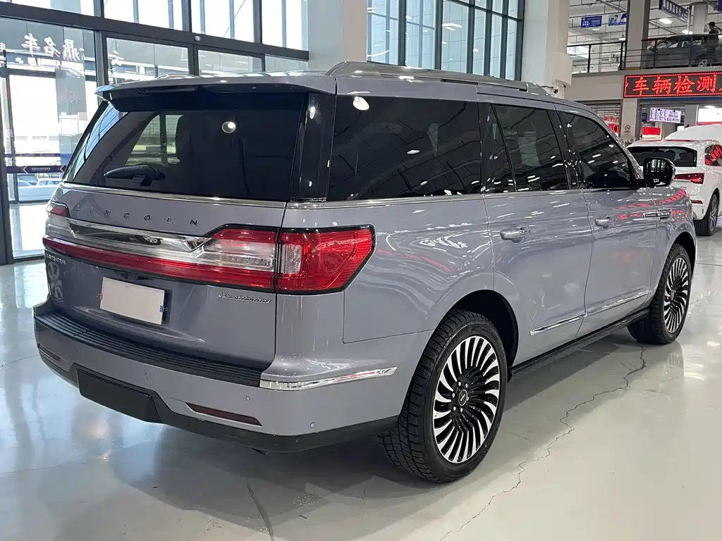 LINCOLN NAVIGATOR