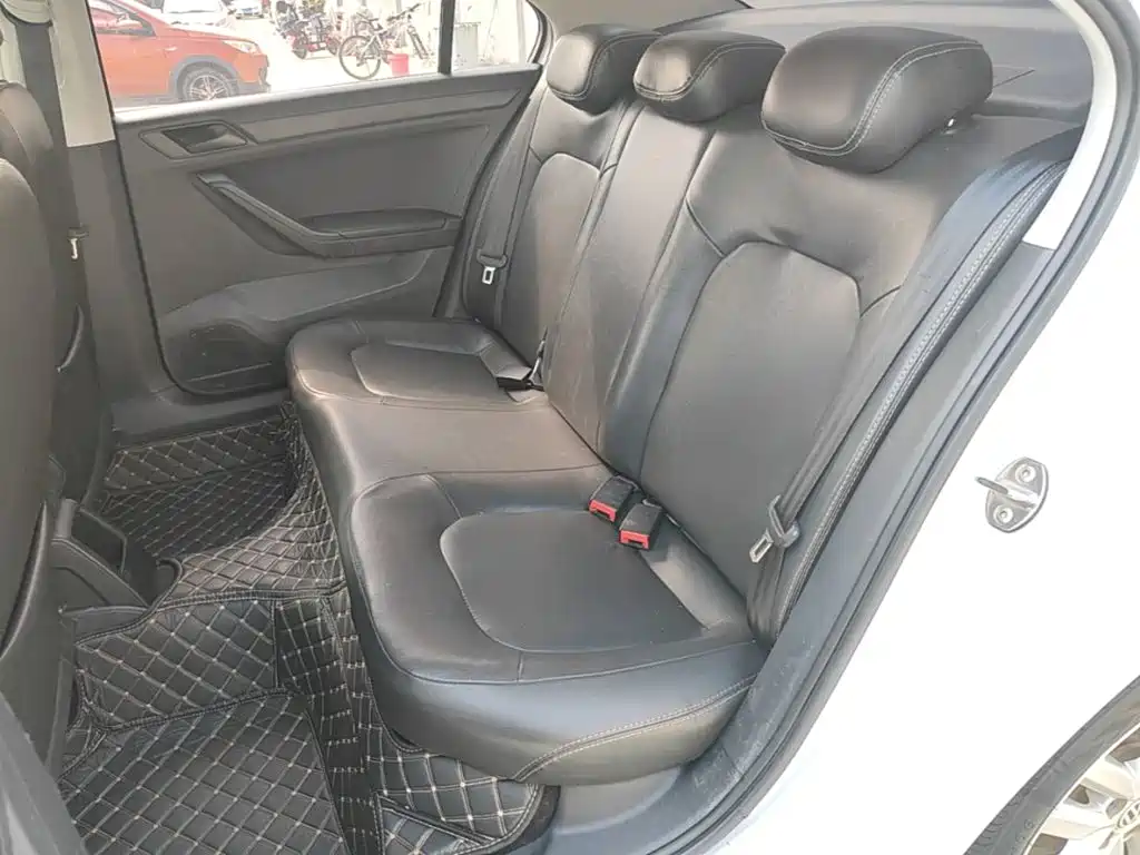 Volkswagen Jetta — миниатюра 17
