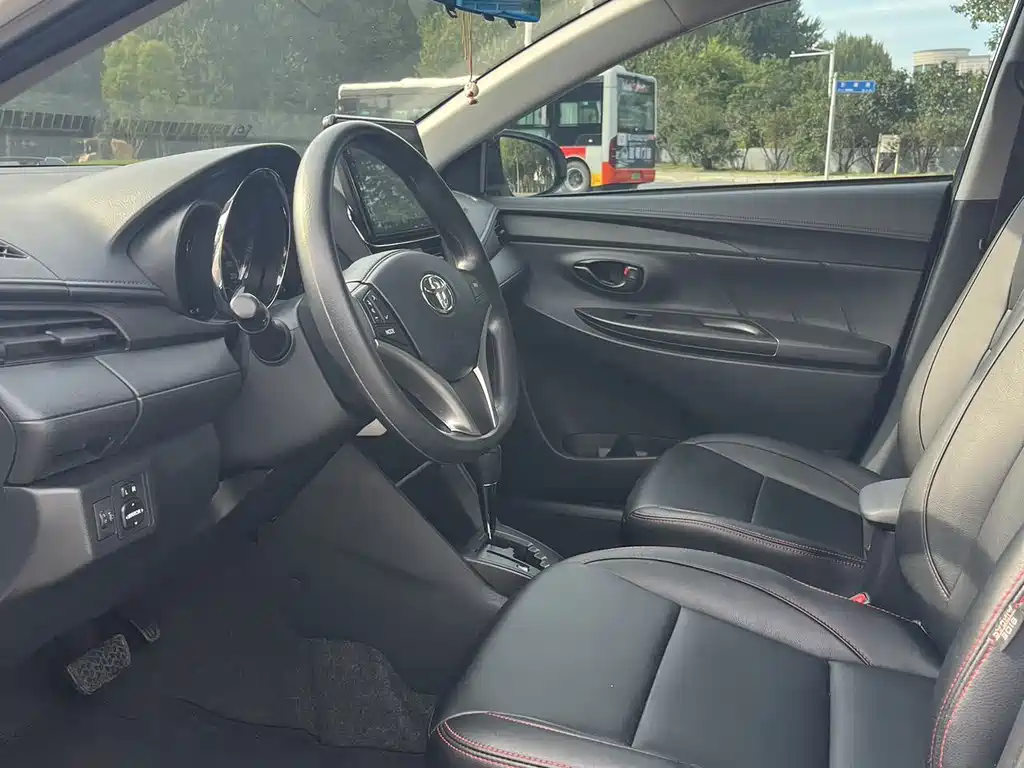 Toyota Yaris L — миниатюра 7