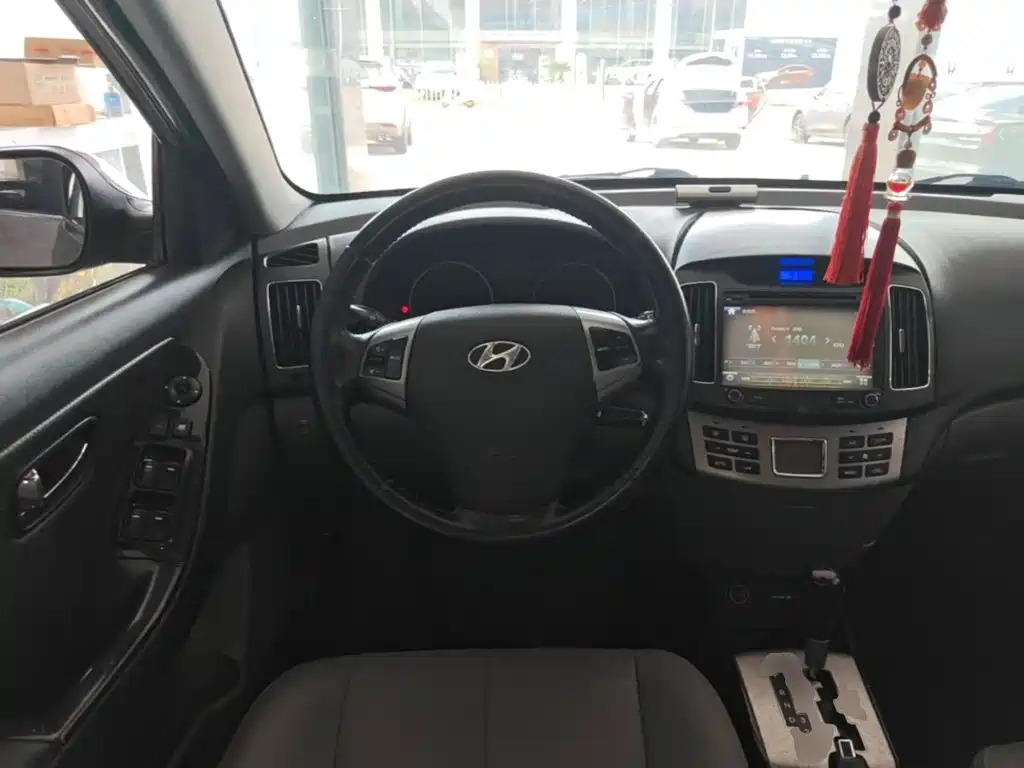 Hyundai Elantra — миниатюра 11