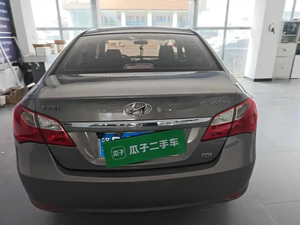 Hyundai Elantra — миниатюра 6