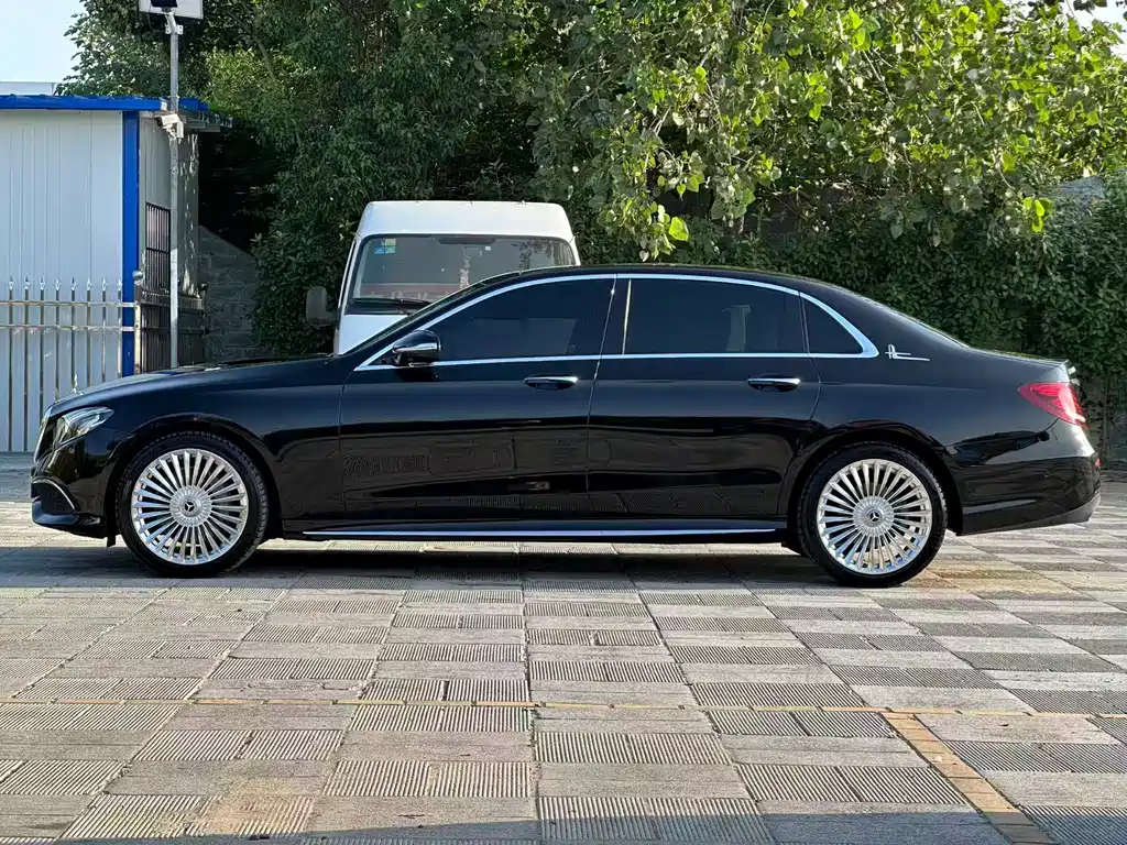 Mercedes-Benz E-Class — миниатюра 10