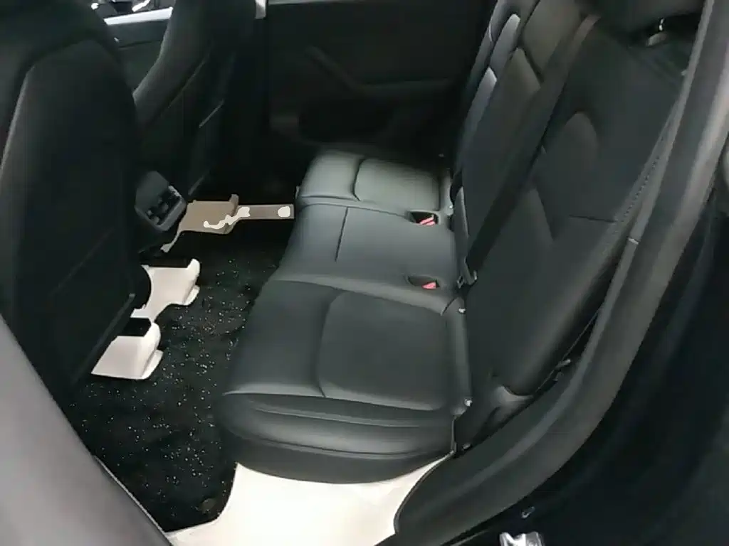 Tesla Model Y — миниатюра 17