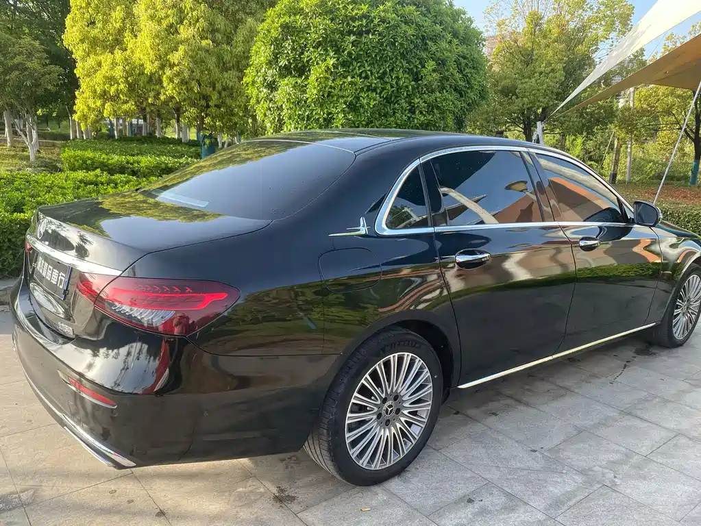 Mercedes-Benz E-Class — миниатюра 9