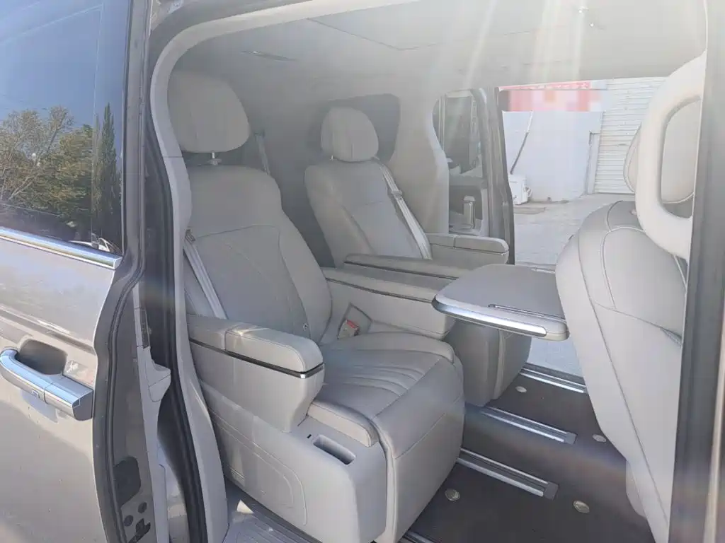 Roewe iMAX8 New Energy — миниатюра 14