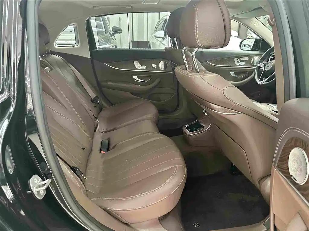 Mercedes-Benz E-Class — миниатюра 18