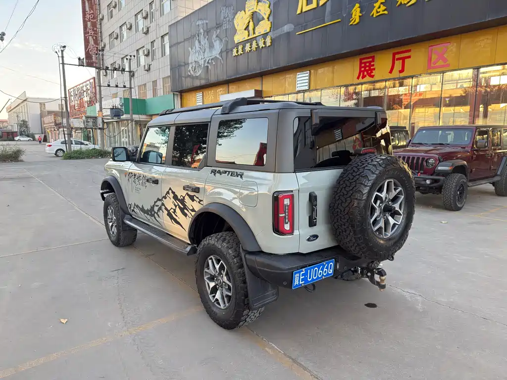 Ford Bronco — миниатюра 7