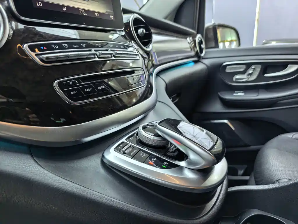 Mercedes-Benz V-Class — миниатюра 7