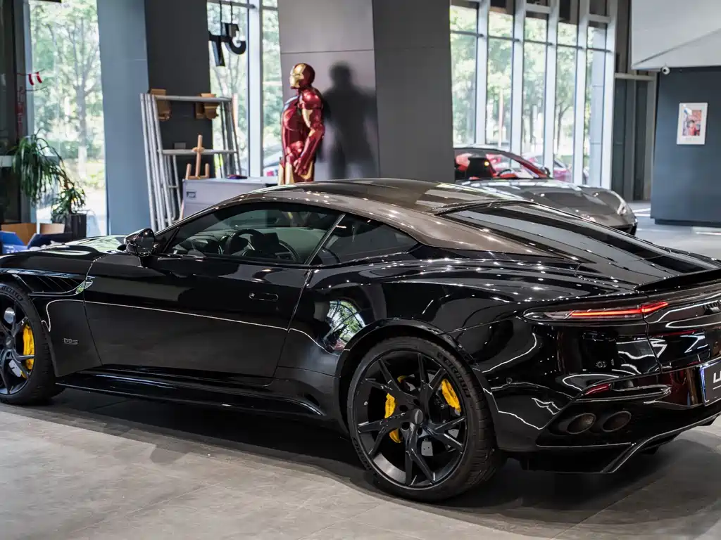 ASTON MARTIN DBS