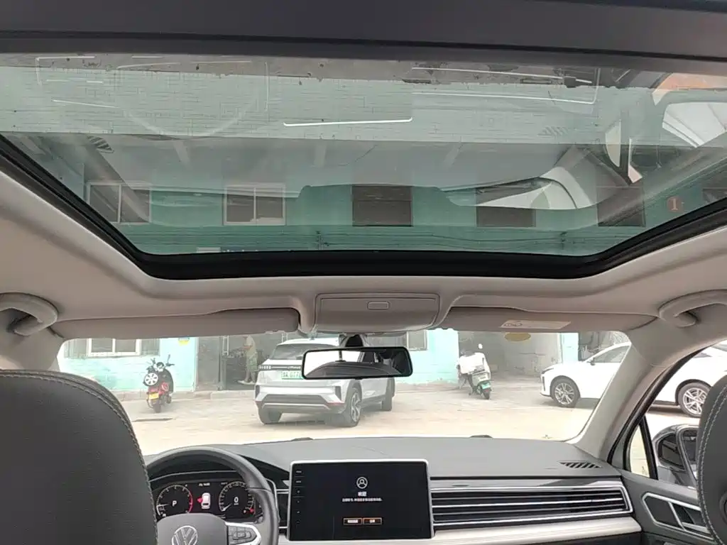 Volkswagen Tiguan L — миниатюра 18