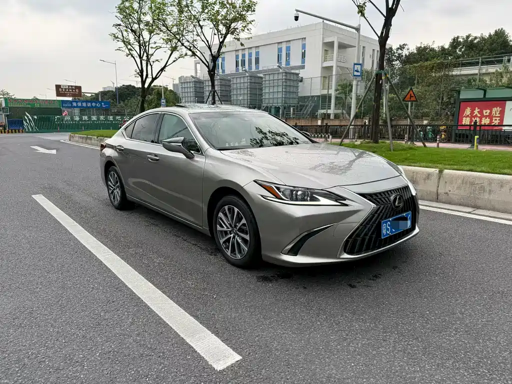 Lexus ES — миниатюра 2