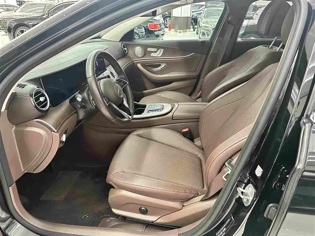 Mercedes-Benz E-Class — миниатюра 12