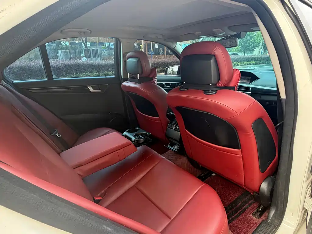 Mercedes-Benz C-Class — миниатюра 13