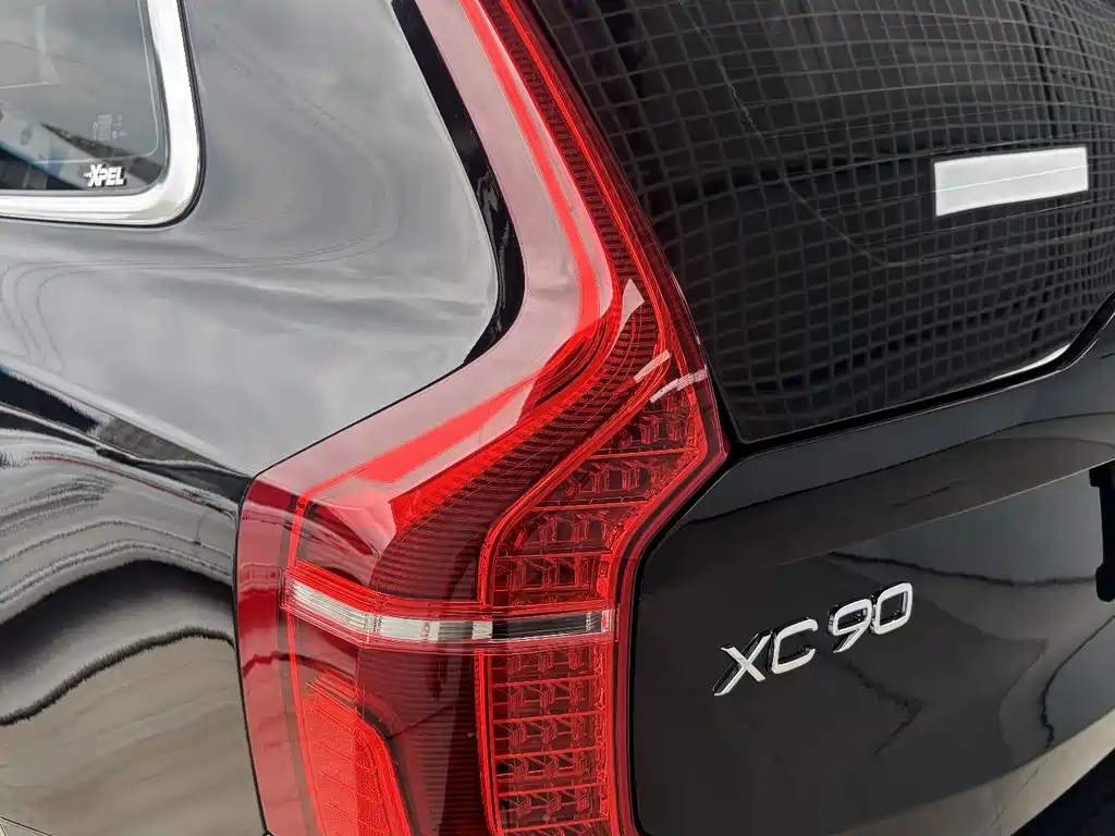 Volvo XC90 — миниатюра 9